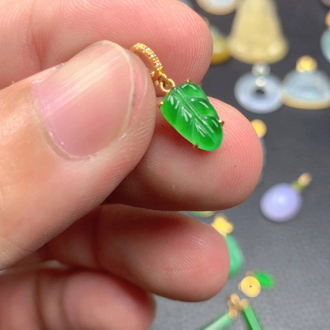 【闪购商品】颈饰18K金镶嵌翡翠翡翠