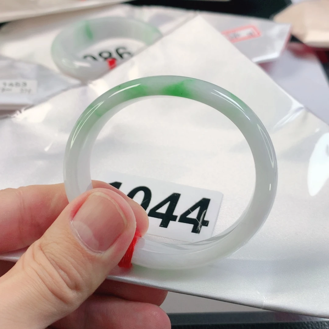 翡翠手镯未镶嵌翡翠手镯1044