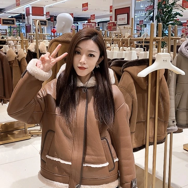 初晓皮草外套搭配