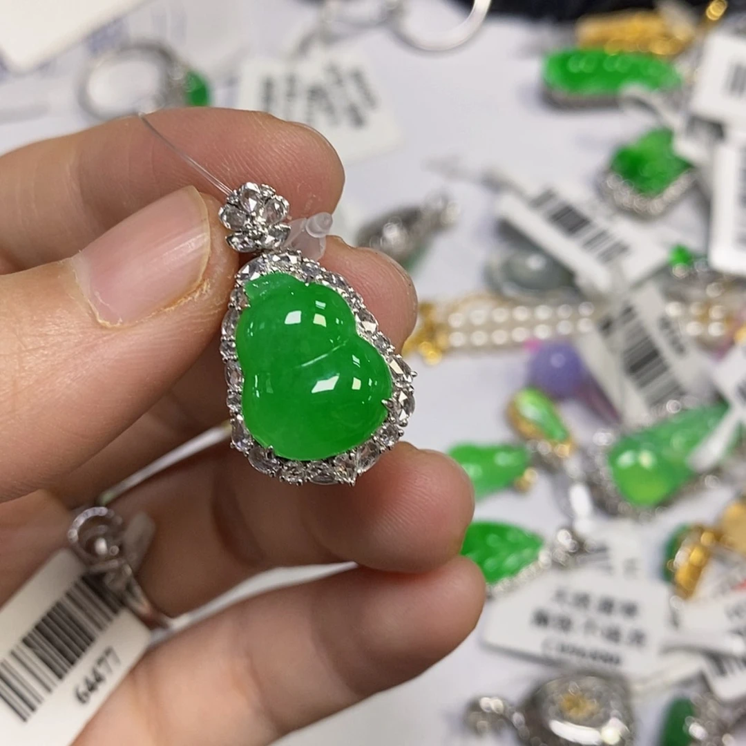 【闪购商品】颈饰18K金镶嵌翡翠慧*吊坠