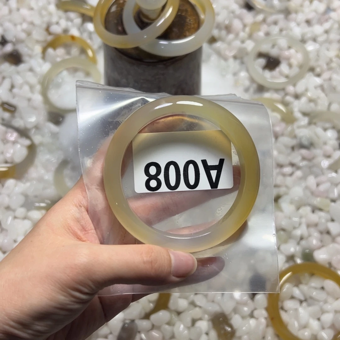 i***.玛瑙/玉髓未镶嵌手镯