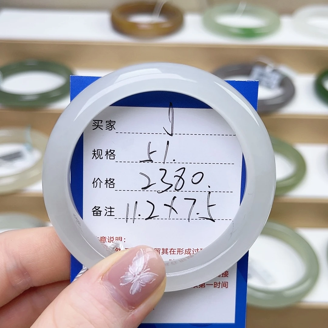 空***空和田玉手镯未镶嵌50 51