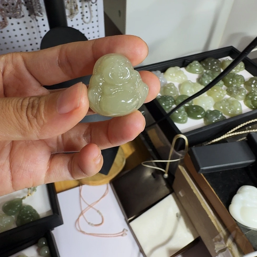 柠***蜜颈饰未镶嵌和田玉