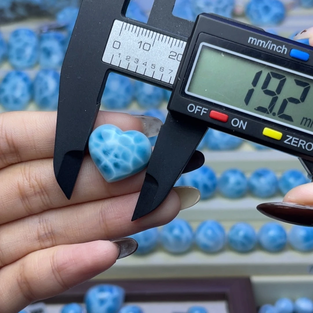 未镶嵌针钠钙石（海纹石）珠宝半成品