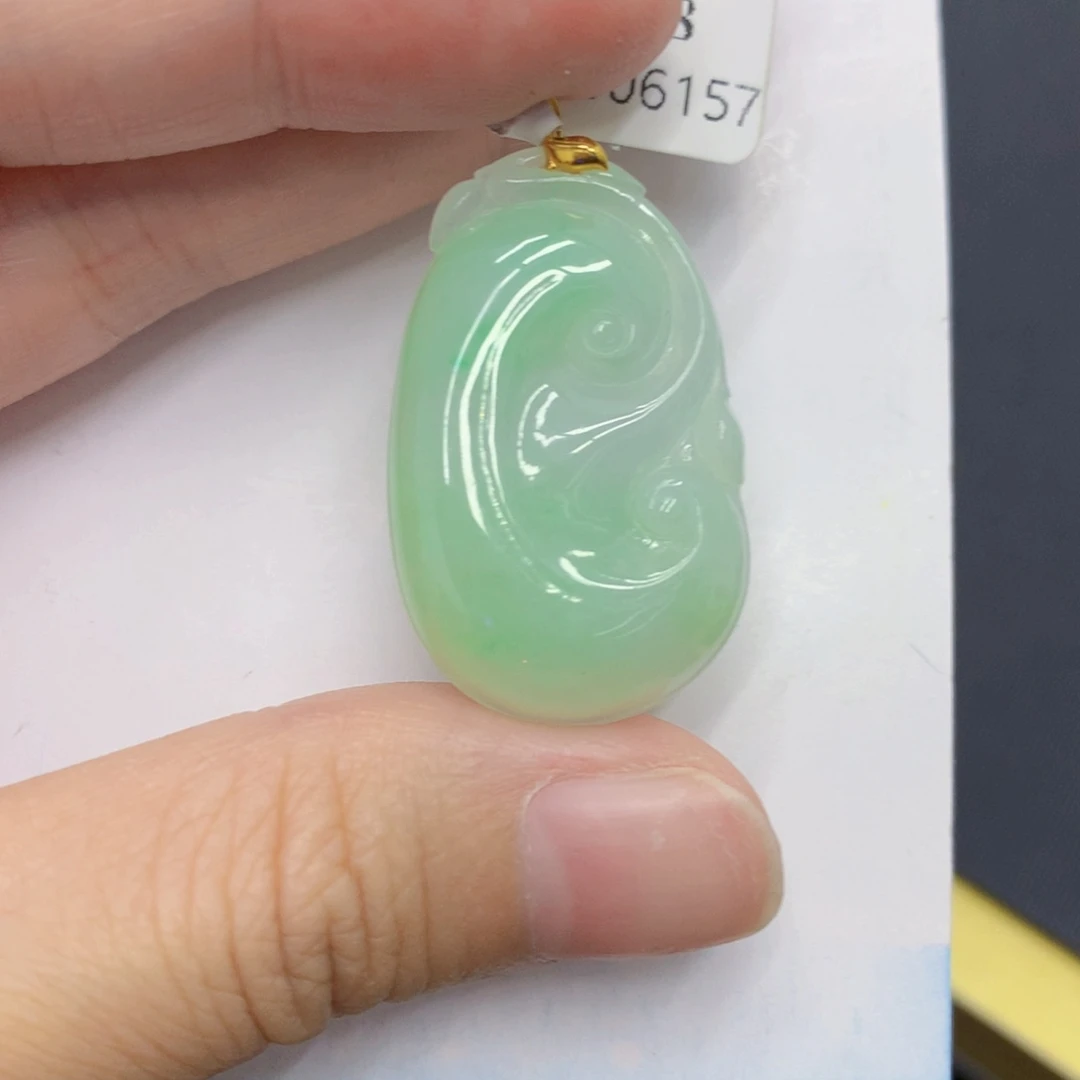 翡翠18K金镶嵌颈饰翡翠