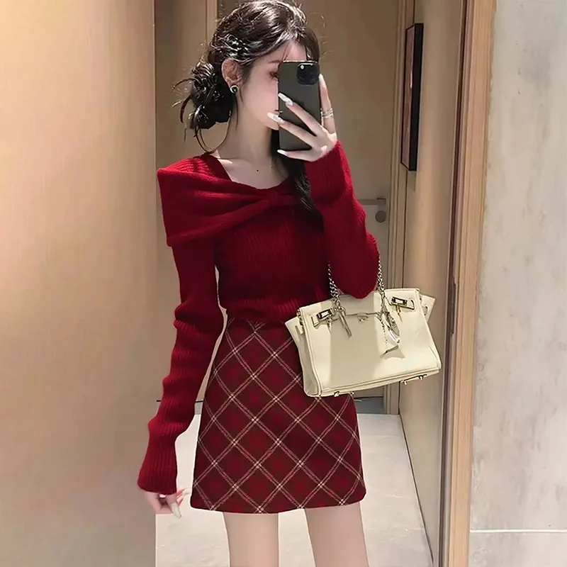 冬季一整套穿搭高级感红色针织套装女2025新款上衣格纹短裙两件套