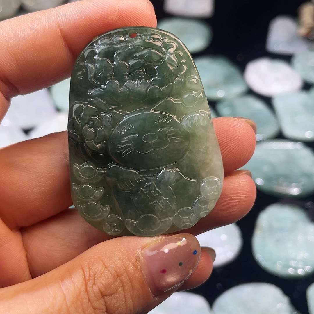 翡翠未镶嵌颈饰招财猫