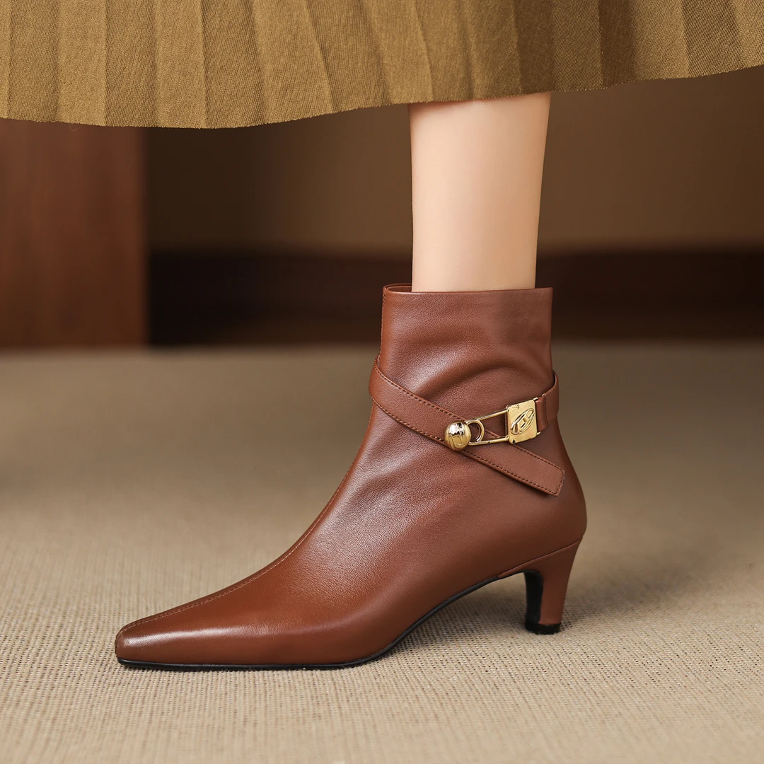 5cm小众设计金属扣短靴尖头真皮时尚气质单靴秋冬百搭高跟靴子女