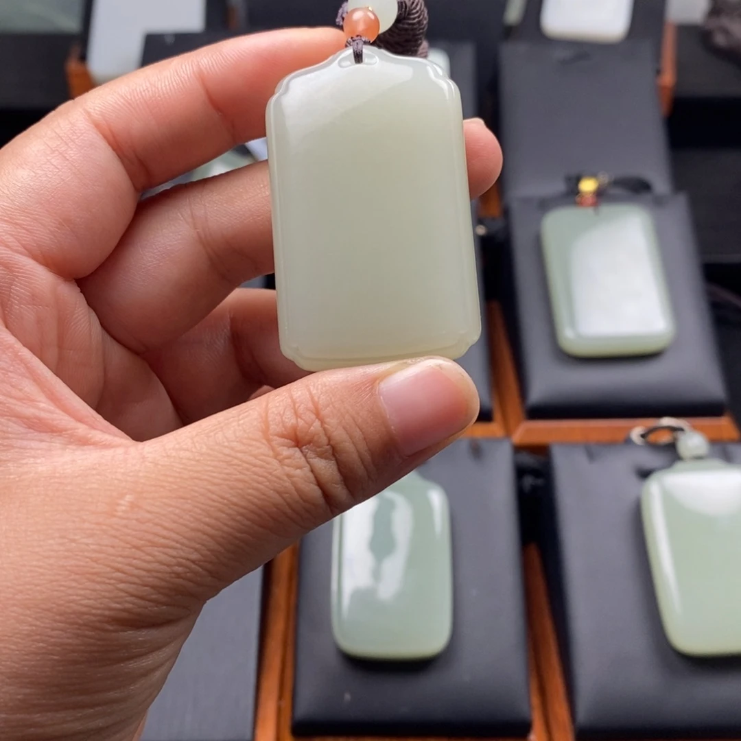 和田玉未镶嵌颈饰离****别