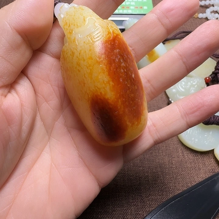 土***山和田玉未镶嵌颈饰