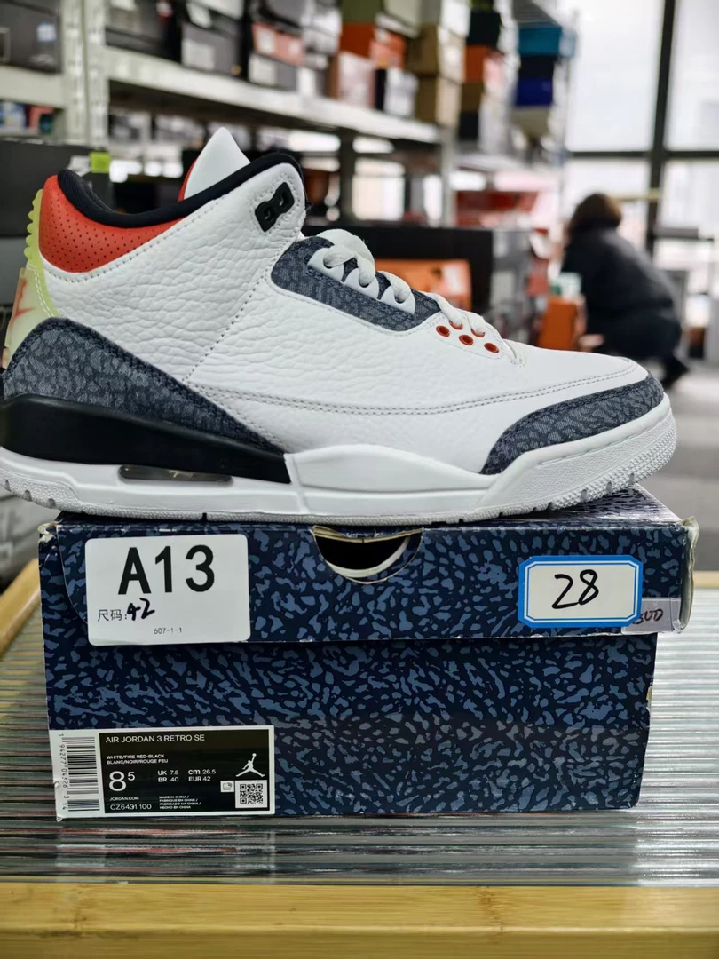 Nike AJ3  白蓝  全新原盒  42码  11月19  孙 A13