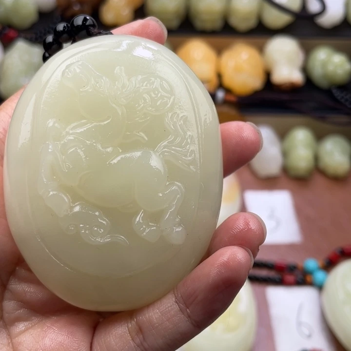 G***纲石材古青石手把件