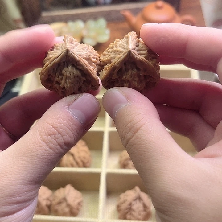 文玩核桃吊坠盘山三棱44尺寸大小