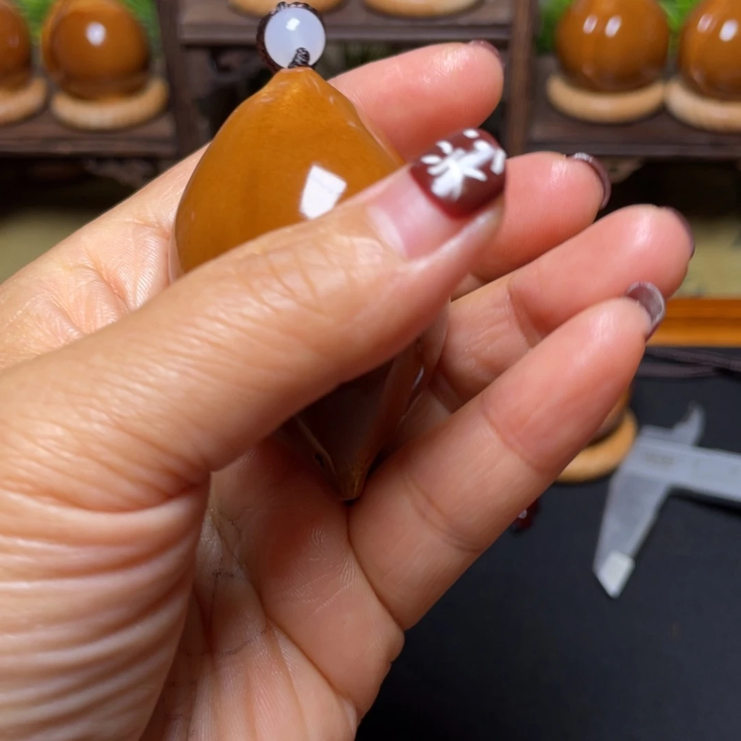 橄榄核吊坠蝴蝶37穿配