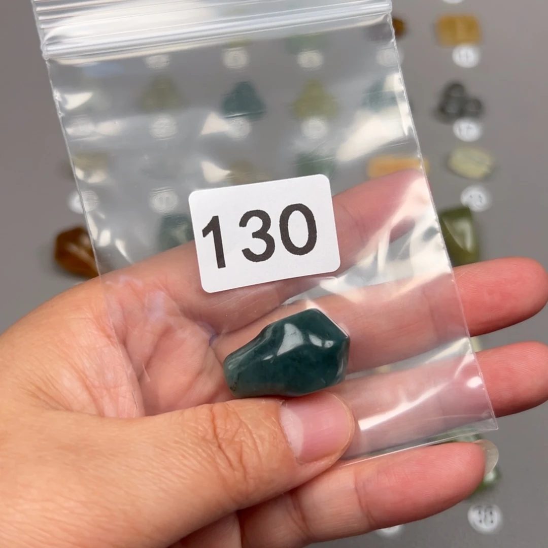 未镶嵌蛇纹石玉颈饰?***乐