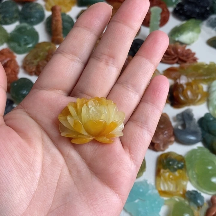 蛇纹石玉颈饰未镶嵌事**圆