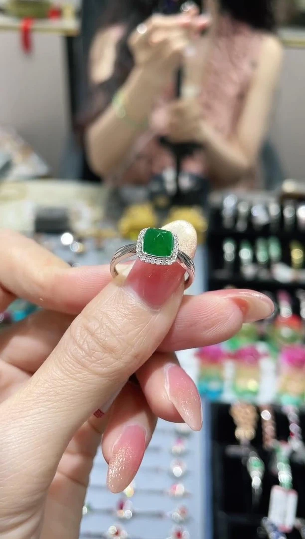 18K金镶嵌祖母绿戒指唐塔 K白 约1.35ct