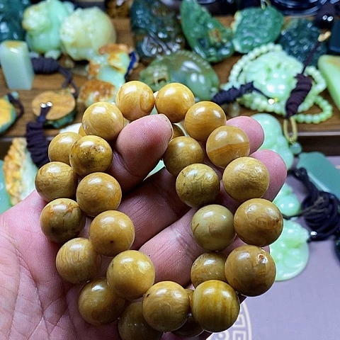 未镶嵌蛇纹石玉颈饰