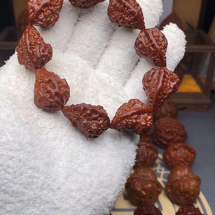 文玩核桃吊坠麒麟角手串