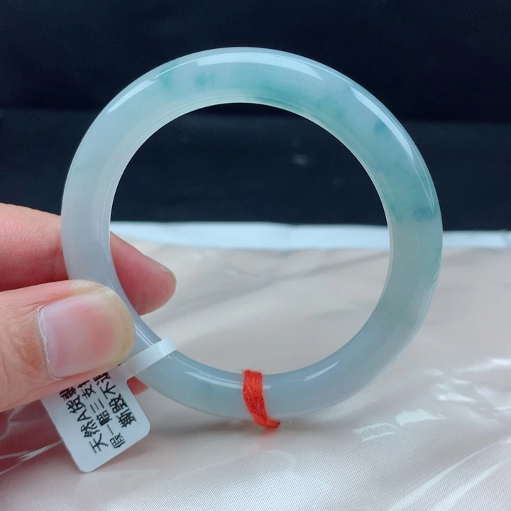 翡翠手镯未镶嵌51飘花