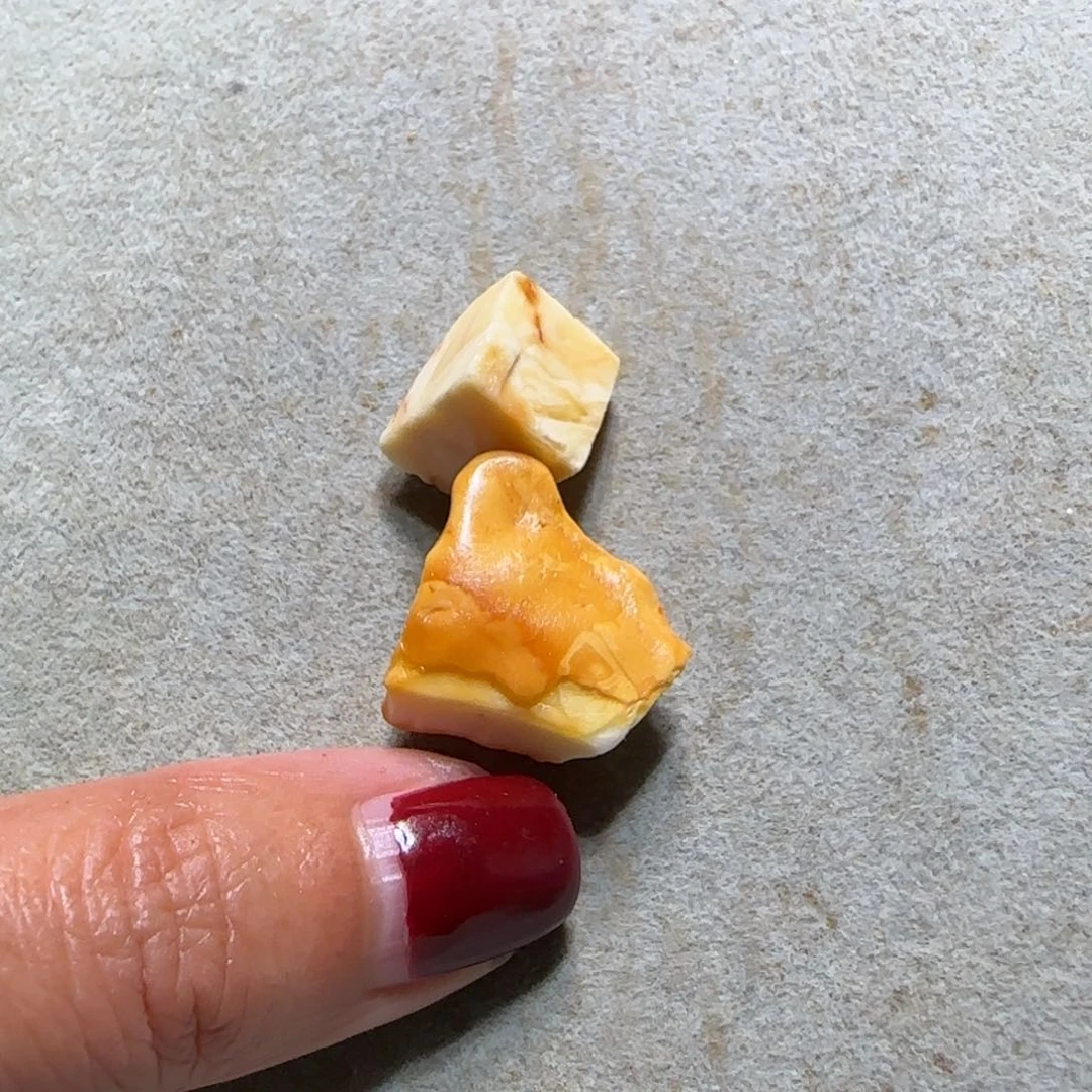 未镶嵌琥珀裸石喵***?专拍