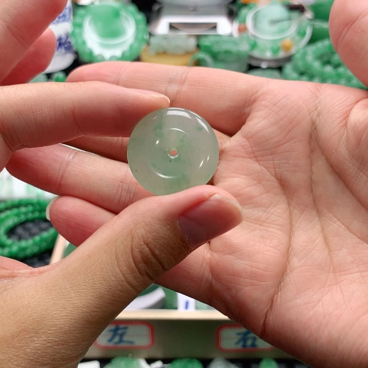 石英质玉未镶嵌吊坠青青-吊坠-多人