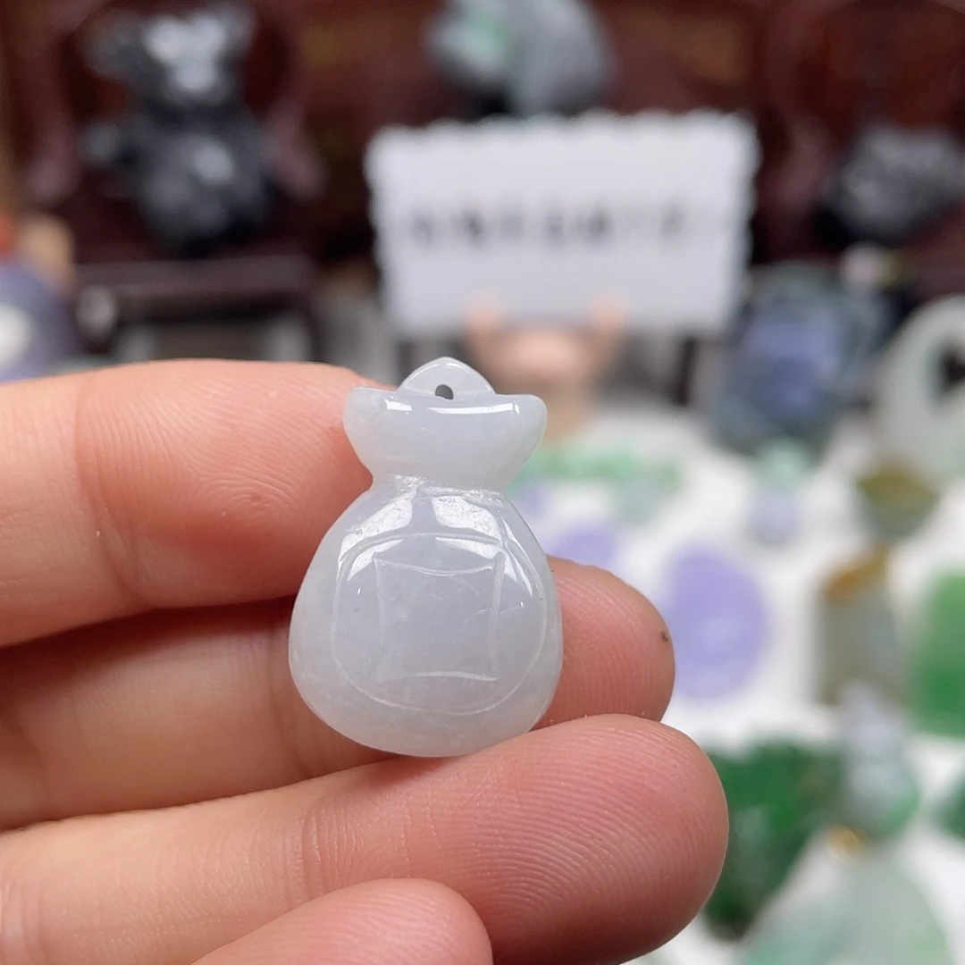 翡翠未镶嵌颈饰钱袋