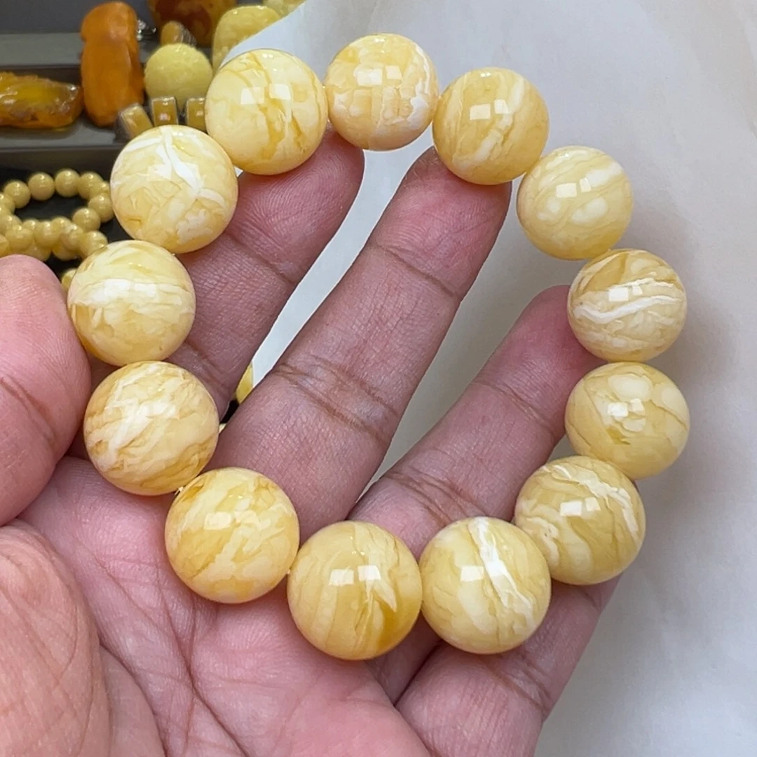 蜜蜡未镶嵌裸石37.32克