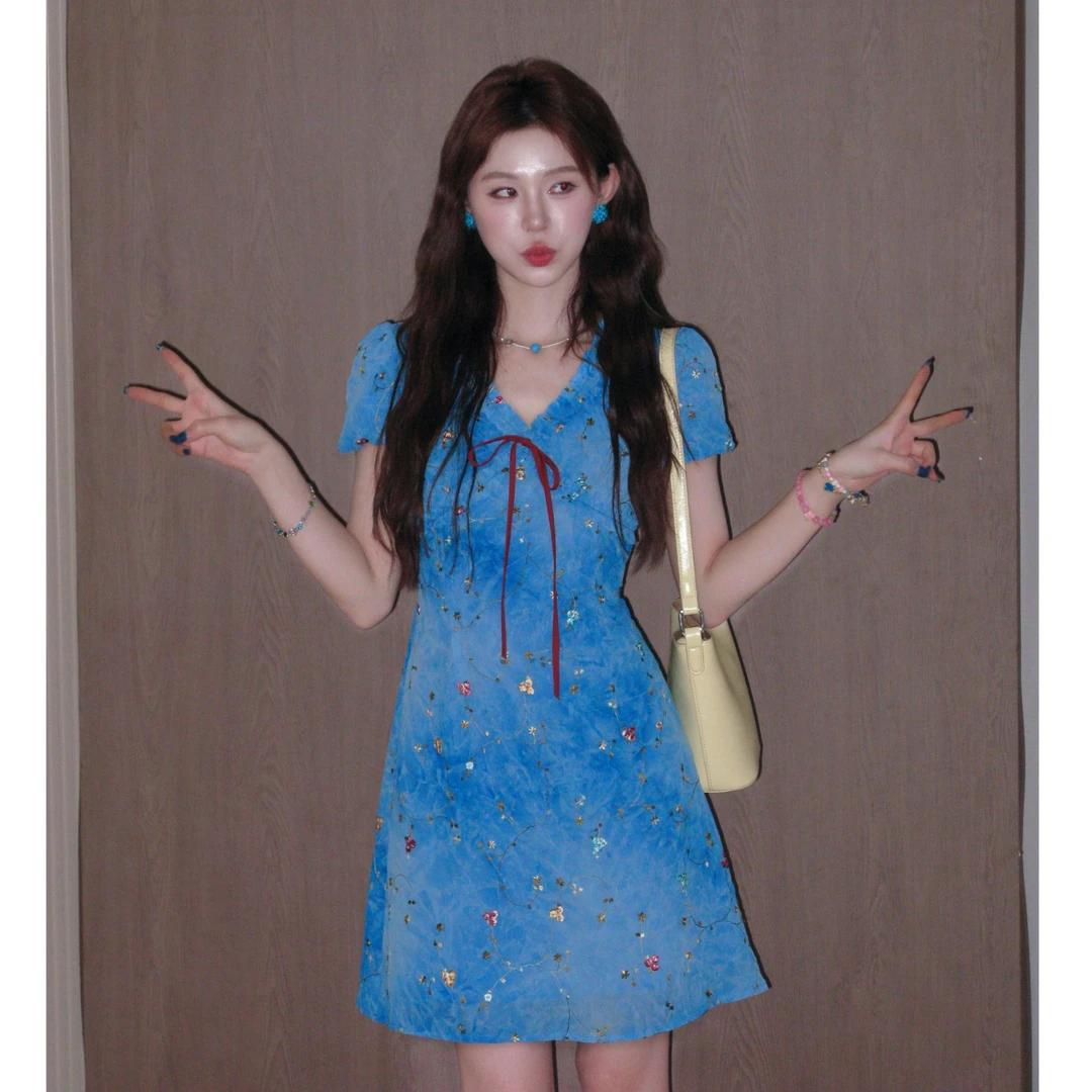 1美静在这刺绣压皱扎染连衣裙夏V领碎花短袖XMZH7304..