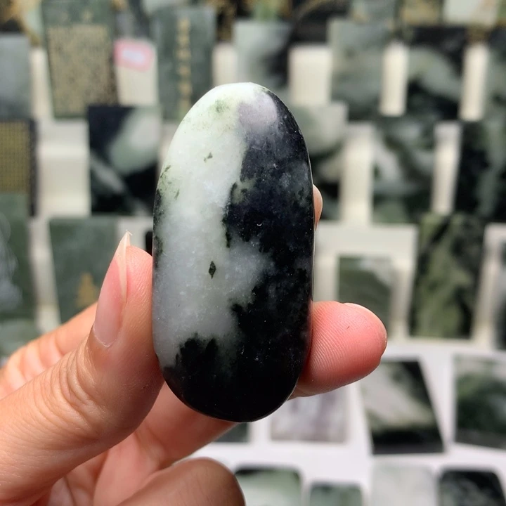 独山玉颈饰未镶嵌