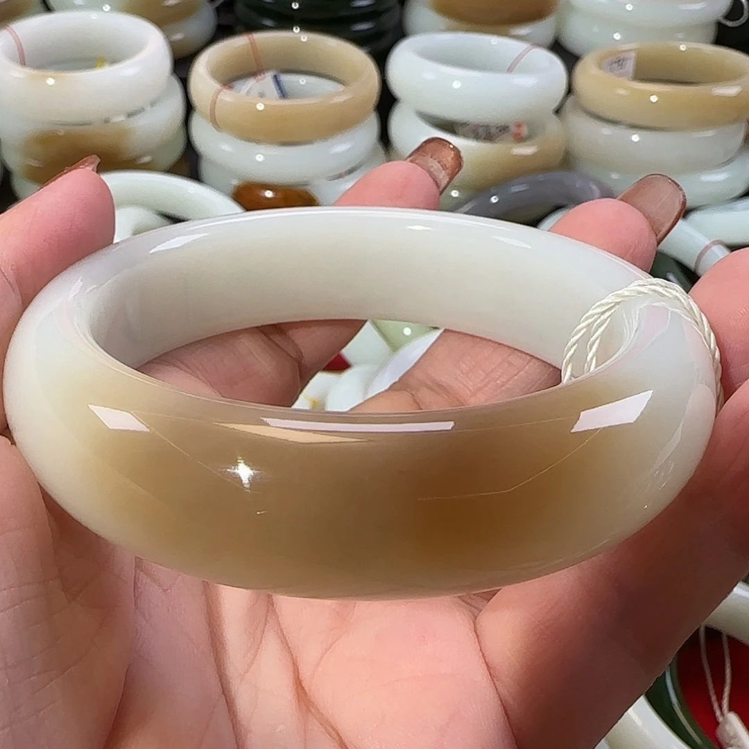 和田玉未镶嵌手镯