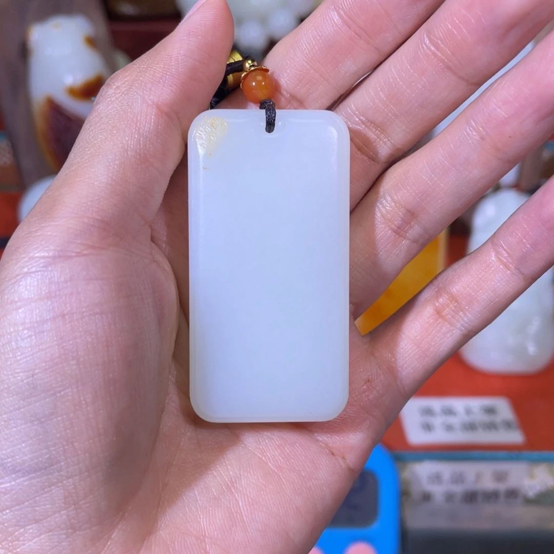 厚***。和田玉未镶嵌挂件