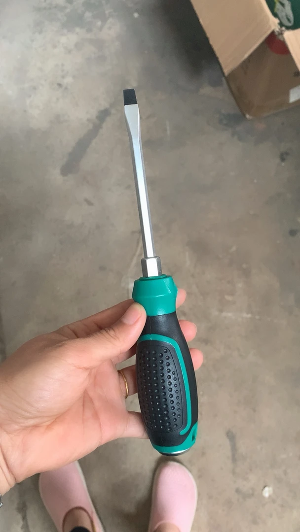 各种五金工具螺丝刀大力钳锉刀