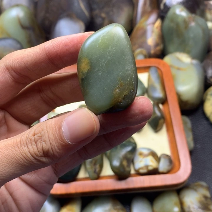 壮***果和田玉未镶嵌颈饰