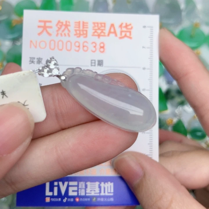 翡翠18K金镶嵌颈饰福瓜