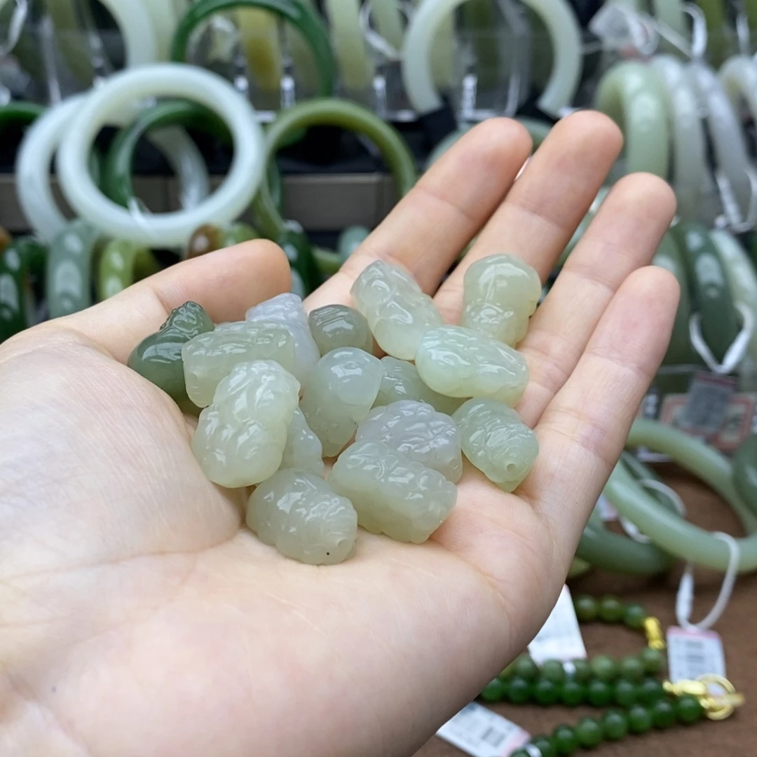 和田玉未镶嵌挂件