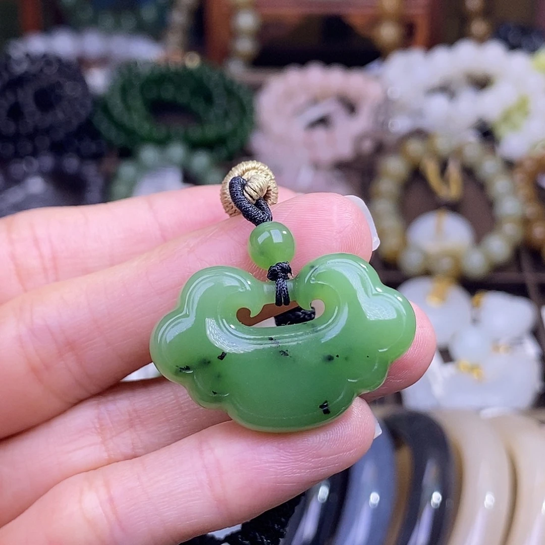 和田玉未镶嵌颈饰碧玉乌兰海如意锁吊坠