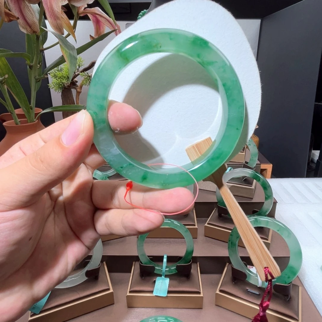 未镶嵌手镯石英质玉（非洲翠）