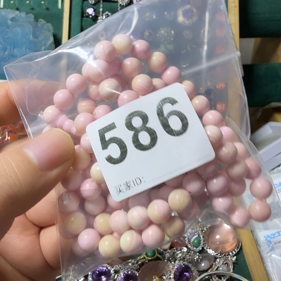 兔****石英质玉未镶嵌手链