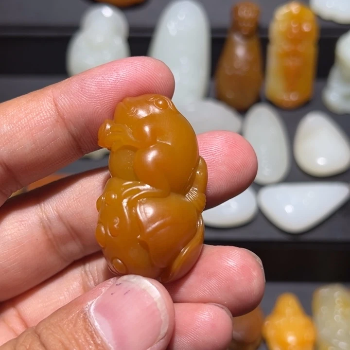 ꧁****和田玉未镶嵌颈饰