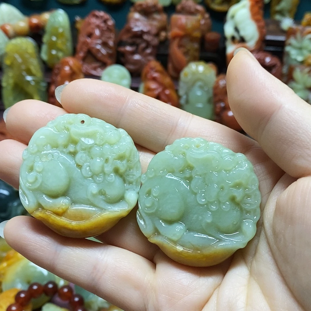 岫玉未镶嵌吊坠(赠链)随机发一个