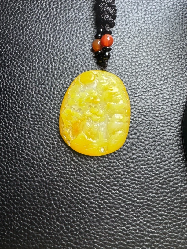 新疆和田玉山水吊坠