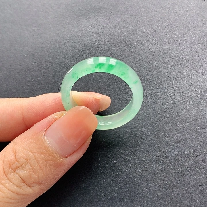 阿***.石英质玉未镶嵌戒指
