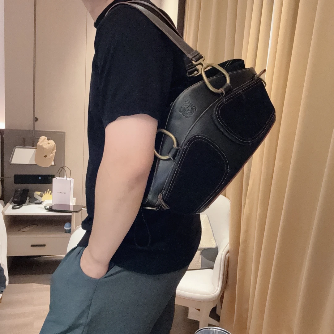 95新 LOEWE/罗意威 【冰】黑色飞碟单肩包