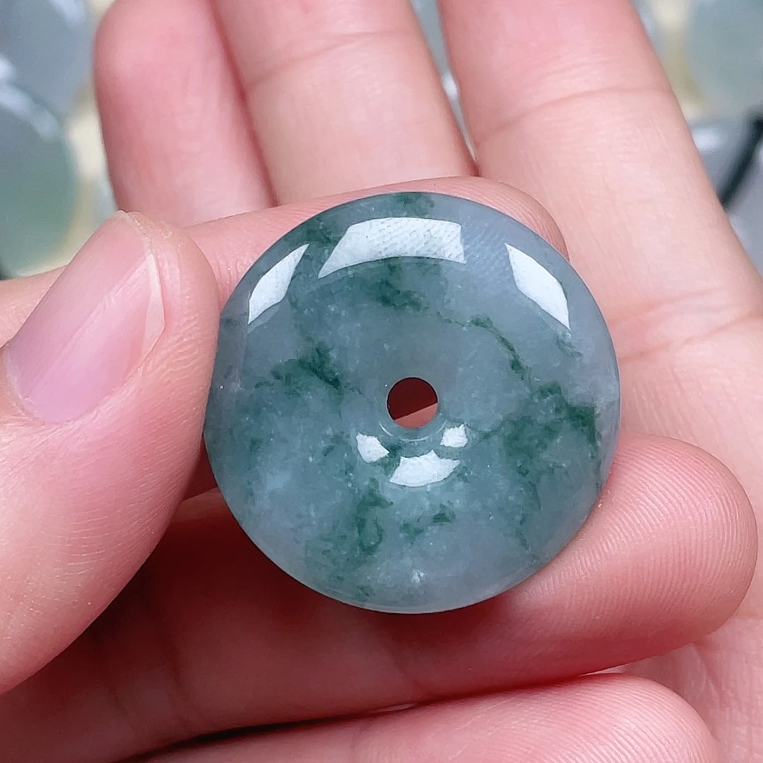 翡翠未镶嵌颈饰平安扣