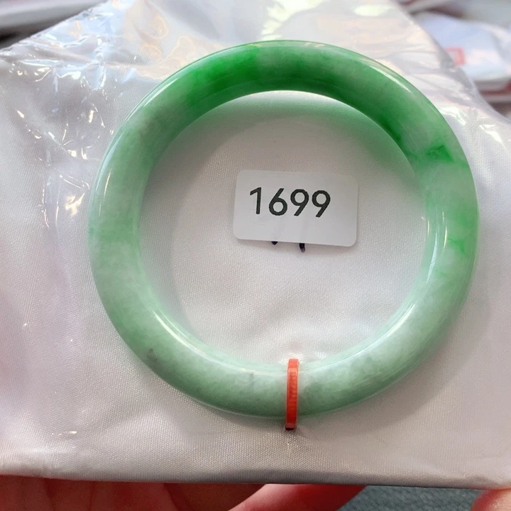 翡翠手镯未镶嵌天然翡翠手镯01