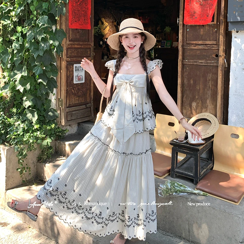 Acaine 甜梨山茶 夏日显瘦气质法式软妹小清新风条纹刺绣上衣半裙