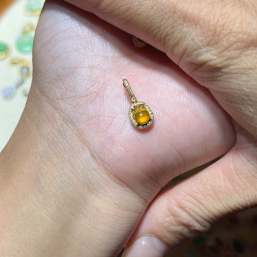 翡翠18K金镶嵌颈饰