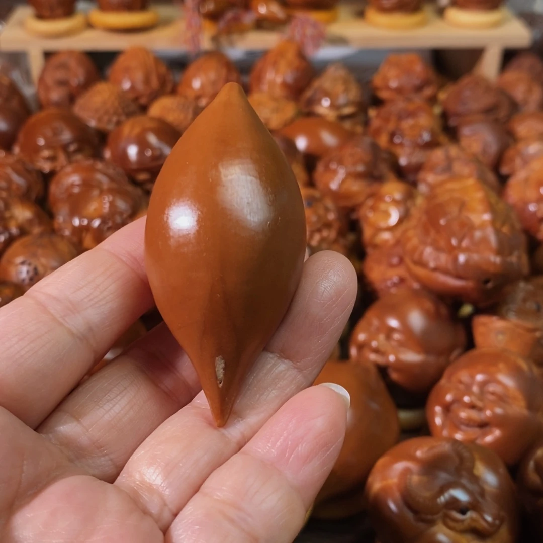 橄榄核把件沃*巴素核一颗打孔