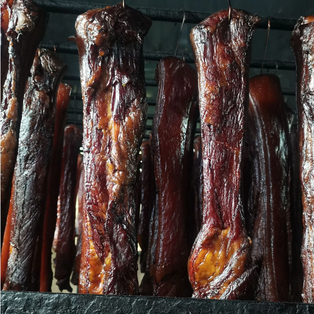 川渝农家传统工艺腌制烟熏腊肉肉质紧实透亮